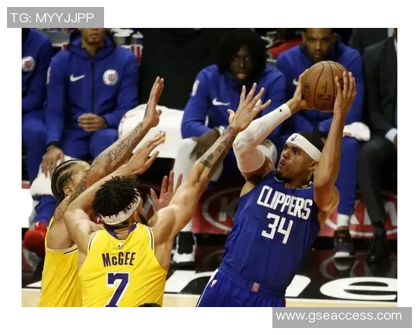 2017年湖人队与快船队精彩对决回顾与分析