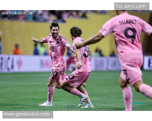 欧冠决赛将于下周在土耳其伊斯坦布尔举行，两支豪门球队将冲击欧洲顶级足球荣耀