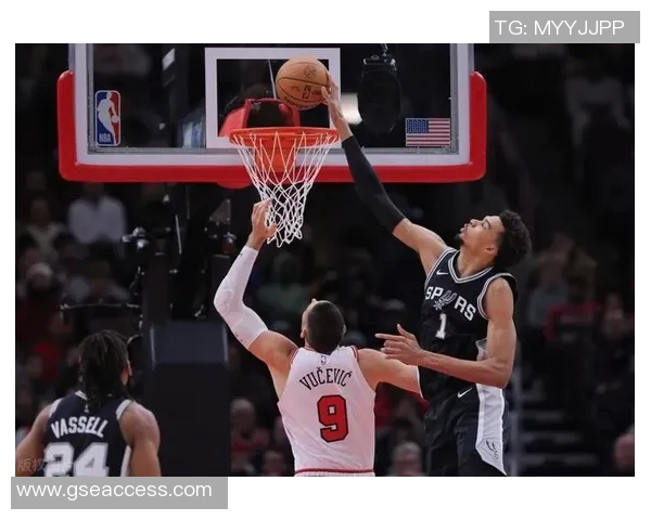 文班亚马场均20分10篮板3盖帽表现卓越新秀奖争夺已无悬念