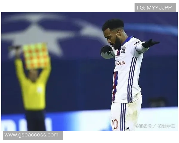 罗森博格与萨格勒的激烈对决揭示足球战术的博弈与魅力 罗森博格与萨格勒的激烈对决揭示足球战术的博弈与魅力